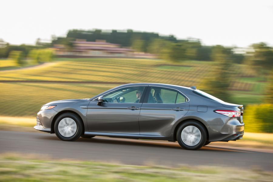  Toyota Camry Hybrid LE 2017 года  (NA) (фото 6 из 21)